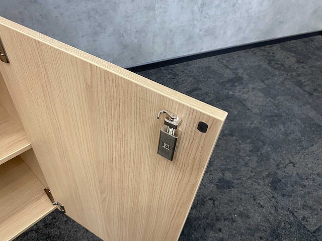 Houten 2-deurs kast met plantenbak - ongebruikt - afbeelding 8 van  10