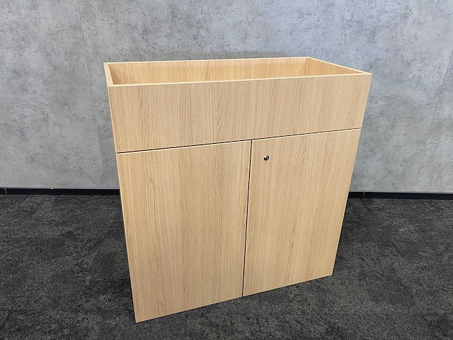 Houten 2-deurs kast met plantenbak - ongebruikt - afbeelding 6 van  10