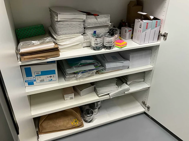 Houten archiefkast met inhoud (2x) - afbeelding 5 van  5