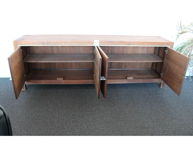 Houten archiefmeubel met vier deuren. afmeting 240 x 50 cm. hoogte 80 cm - afbeelding 3 van  3