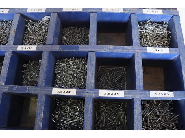 Houten assortimentskist incl. inhoud bestaande uit diverse schroeven - afbeelding 4 van  9