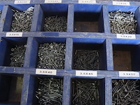 Houten assortimentskist incl. inhoud bestaande uit diverse schroeven - afbeelding 4 van  9