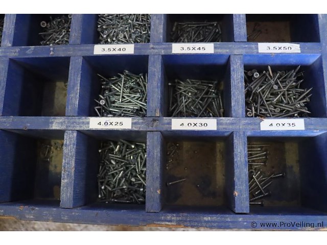 Houten assortimentskist incl. inhoud bestaande uit diverse schroeven - afbeelding 6 van  9