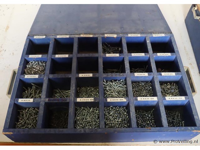 Houten assortimentskist incl. inhoud - afbeelding 2 van  8