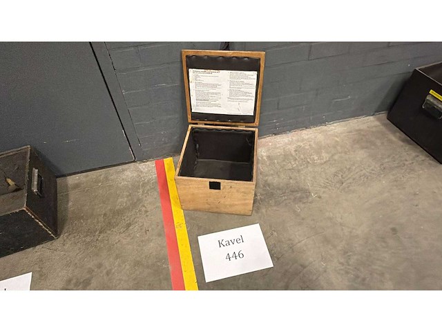 Houten bak met deksel scharnier - afbeelding 1 van  1