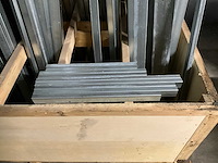 Houten bak met metalen profielen - afbeelding 1 van  5