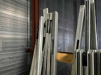 Houten bak met metalen profielen - afbeelding 2 van  5