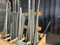 Houten bak met metalen profielen - afbeelding 3 van  5