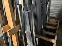 Houten bak met metalen profielen - afbeelding 5 van  5