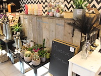 Houten balie met metalen blad in hoekopstelling met verkoop- en inpakgedeelte. afmeting 290 x 375 x 99 cm. - afbeelding 7 van  7