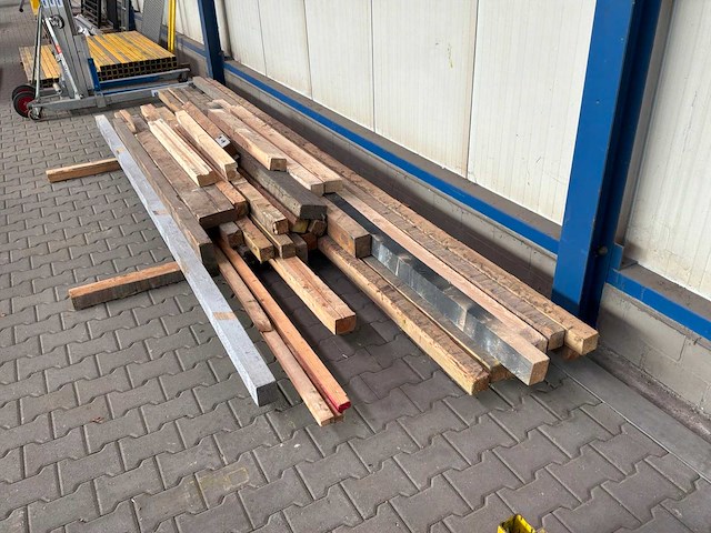 Houten balken (32x) - afbeelding 1 van  7