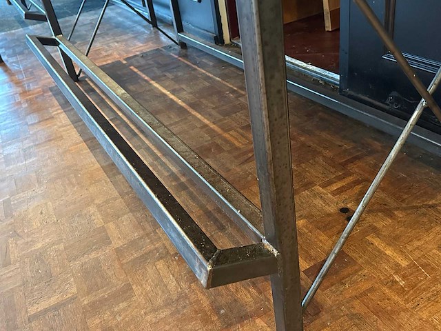 Houten barbank met stalen frame - afbeelding 5 van  7