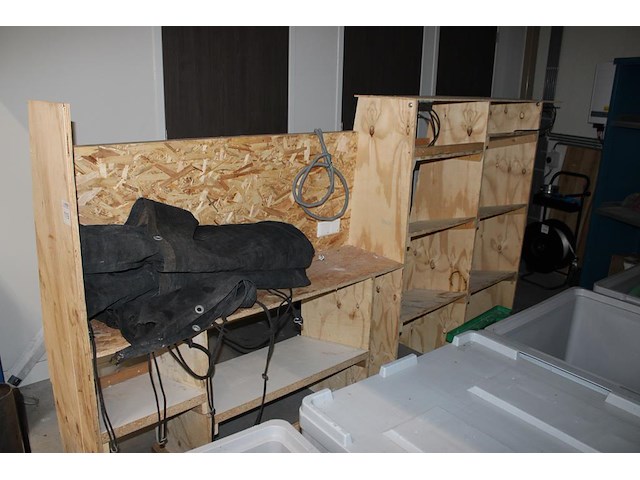 Houten bedrijfswageninrichting. afmeting . 279 x 50 x 163 cm. - afbeelding 1 van  3