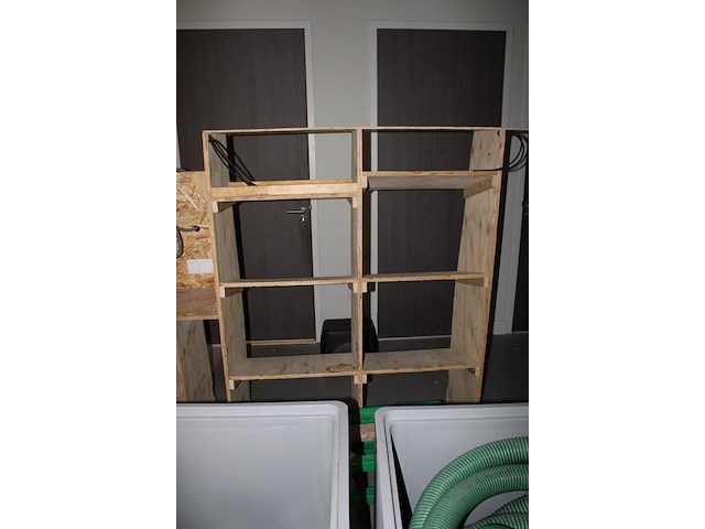 Houten bedrijfswageninrichting. afmeting . 279 x 50 x 163 cm. - afbeelding 3 van  3