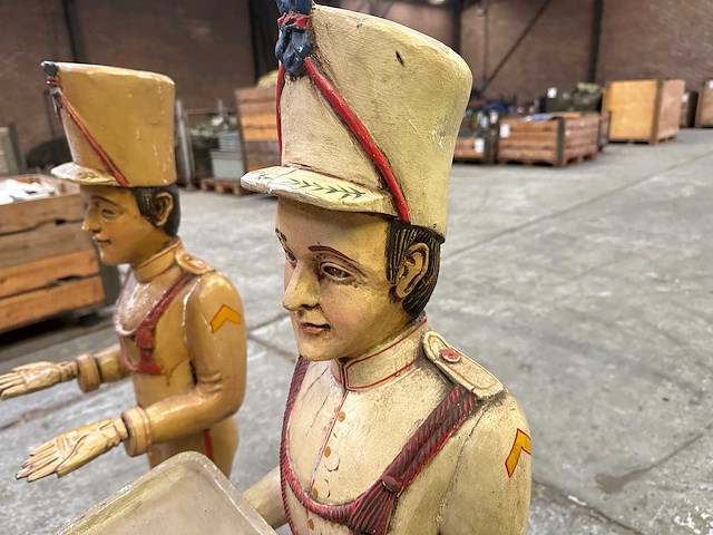 Houten beeld huzaar (2x) - afbeelding 2 van  7