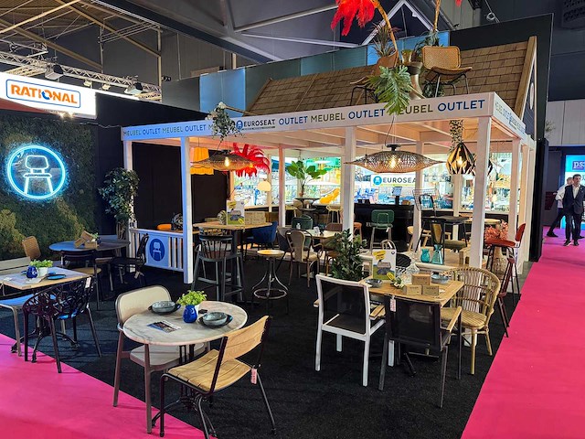 Houten beursstand - afbeelding 16 van  22