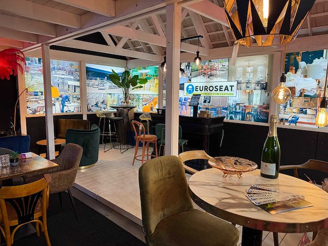 Houten beursstand - afbeelding 18 van  22