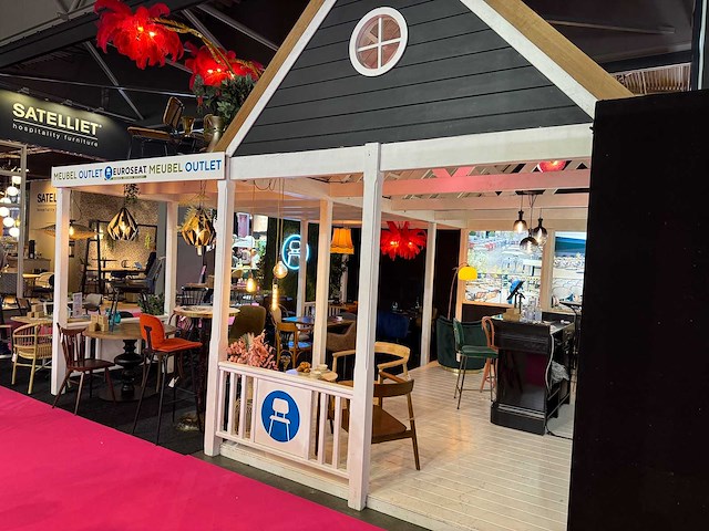 Houten beursstand - afbeelding 20 van  22