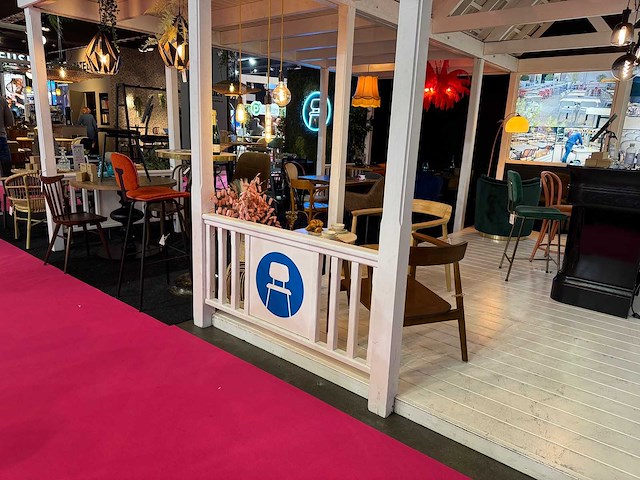 Houten beursstand - afbeelding 21 van  22