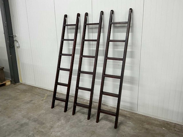 Houten boekenkast trap 208x38,5cm (4x) - afbeelding 1 van  2