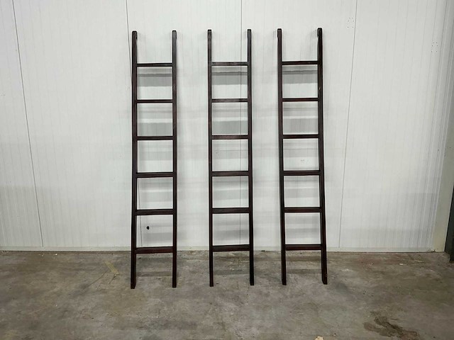 Houten boekenkast trap 223x38,5cm (1x) - afbeelding 2 van  5