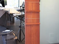 Houten brochure standaard met afmeting 36 x 177 cm. let op: hoekje beschadigd. - afbeelding 2 van  2