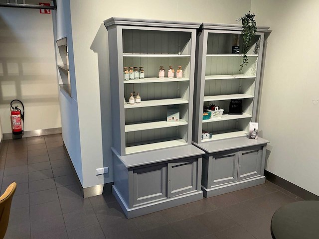 Houten buffetkast - afbeelding 1 van  3