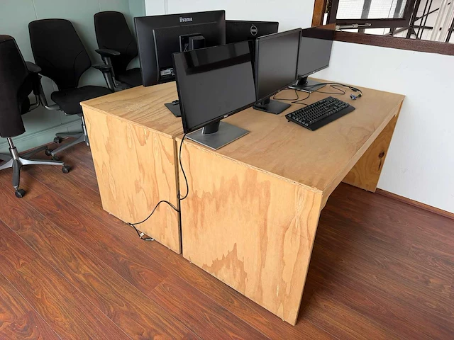 Houten bureau (2x) - afbeelding 1 van  5