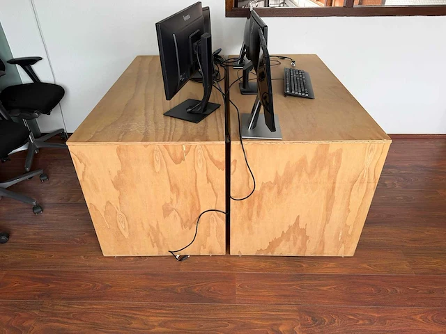 Houten bureau (2x) - afbeelding 2 van  5