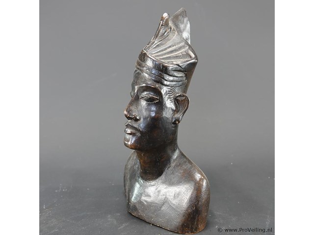 Houten buste van een balinese man - afbeelding 2 van  5