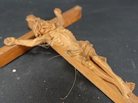 Houten crucifix - afbeelding 4 van  5