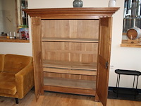 Houten dekenkast met 2 deuren en 2 inwendige laden. afmeting 176 x 63 x 181 cm. - afbeelding 2 van  3