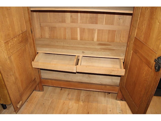 Houten dekenkast met 2 deuren en 2 inwendige laden. afmeting 176 x 63 x 181 cm. - afbeelding 3 van  3