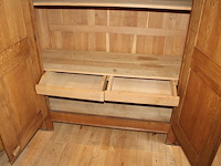 Houten dekenkast met 2 deuren en 2 inwendige laden. afmeting 176 x 63 x 181 cm. - afbeelding 3 van  3