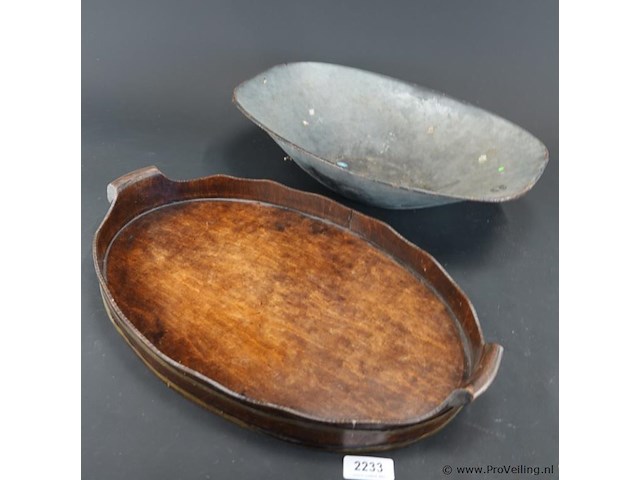 Houten dienblad en zinken (weeg)schaal - afbeelding 2 van  5