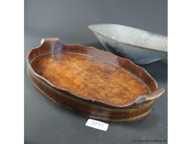 Houten dienblad en zinken (weeg)schaal - afbeelding 3 van  5