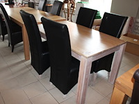 Houten eetkamer tafel met vier stoelen. afmetingtafel 139 x 84 x 76 cm. - afbeelding 1 van  3