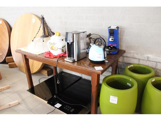 Houten eettafel. afmeting 140 x 80 x 76 cm. - afbeelding 1 van  2