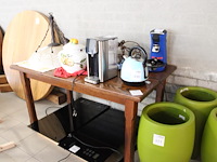 Houten eettafel. afmeting 140 x 80 x 76 cm.