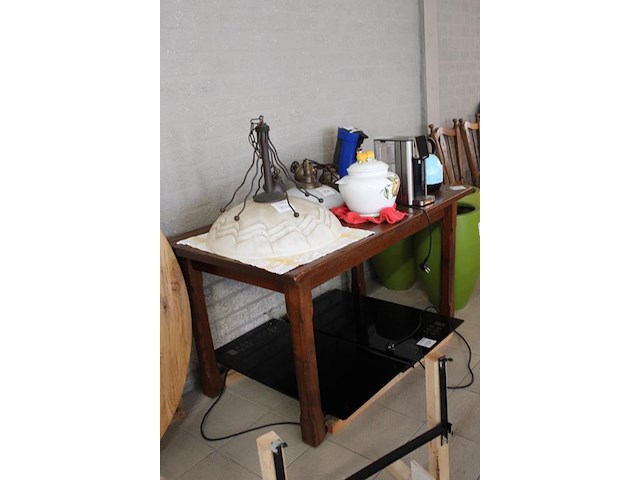 Houten eettafel. afmeting 140 x 80 x 76 cm. - afbeelding 2 van  2