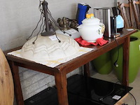 Houten eettafel. afmeting 140 x 80 x 76 cm. - afbeelding 2 van  2