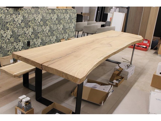 Houten eettafel met bank. afmeting tafel ca. 325 x 95 x 76 cm. dikte blad ca. 65 mm. afmeting bank 305 x 35... - afbeelding 1 van  3