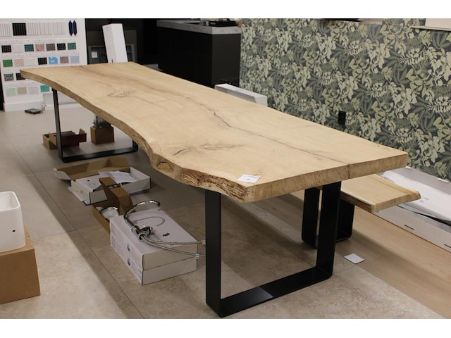 Houten eettafel met bank. afmeting tafel ca. 325 x 95 x 76 cm. dikte blad ca. 65 mm. afmeting bank 305 x 35... - afbeelding 3 van  3
