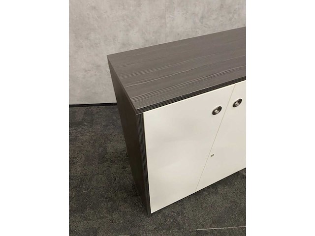 Houten halfhoge 4-deurs kast - afbeelding 13 van  13