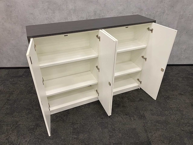 Houten halfhoge 4-deurs kast - afbeelding 3 van  13