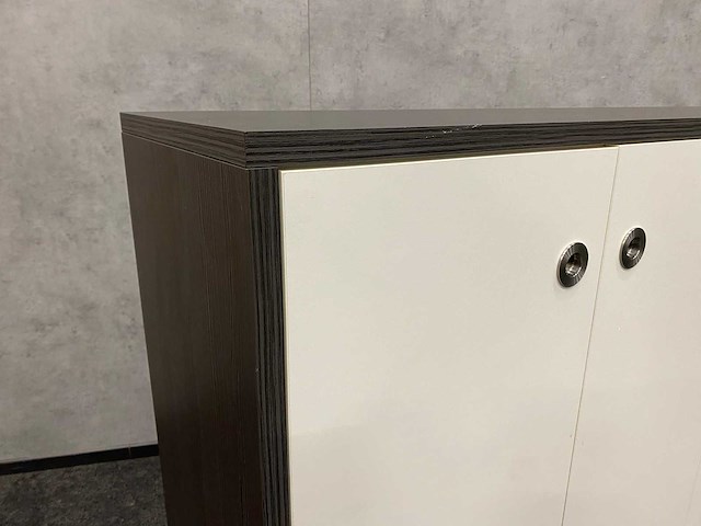 Houten halfhoge 4-deurs kast - afbeelding 10 van  13