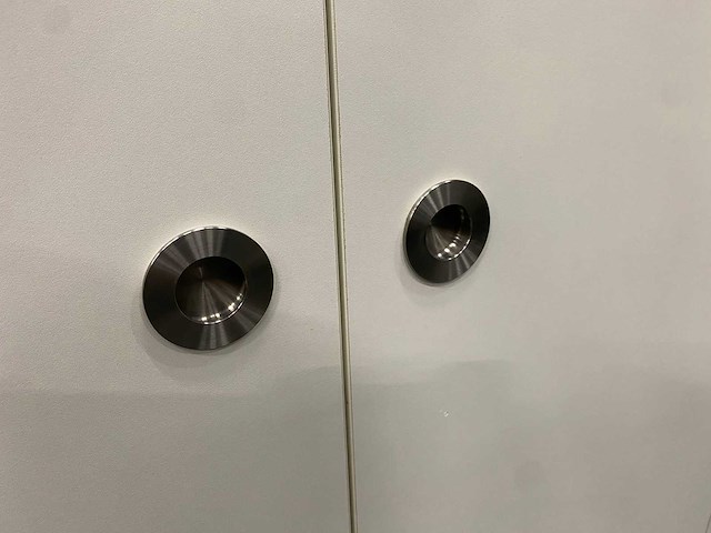 Houten halfhoge 4-deurs kast - afbeelding 2 van  13