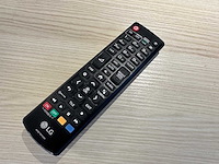 Houten "inspiratie" wand met lg monitor - afbeelding 3 van  3