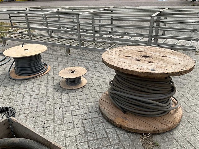 Houten kabelhaspel (3x) - afbeelding 1 van  8