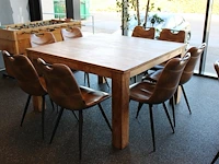 Houten kantinetafel incl. acht eetkamerstoelen mxsofa, afm. tafel 140 x 140 x 79 cm. let op: onderdeel comb... onderdeel van combinatiekavel combinatiekavel van de kavels m470, m471 en m472.